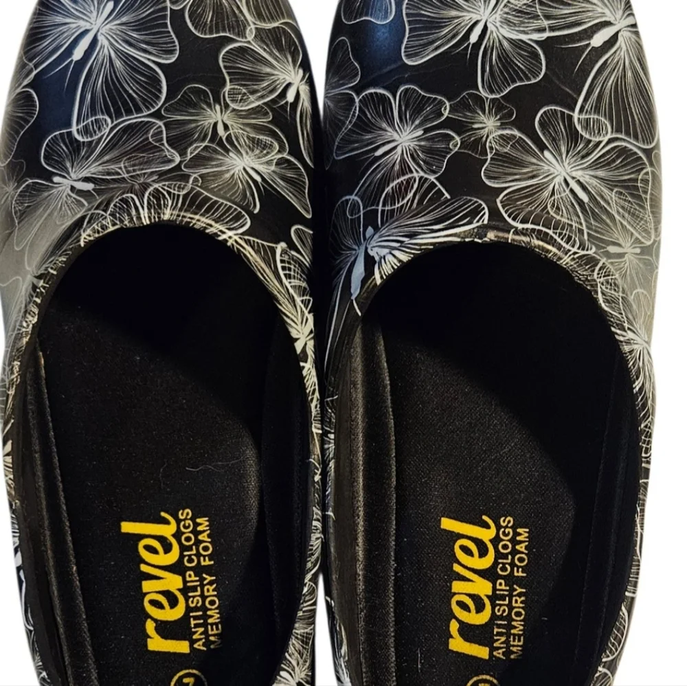 Revel AntiSlip Clogs For Women Size 7 Please Read Description - Picture 6 of 7